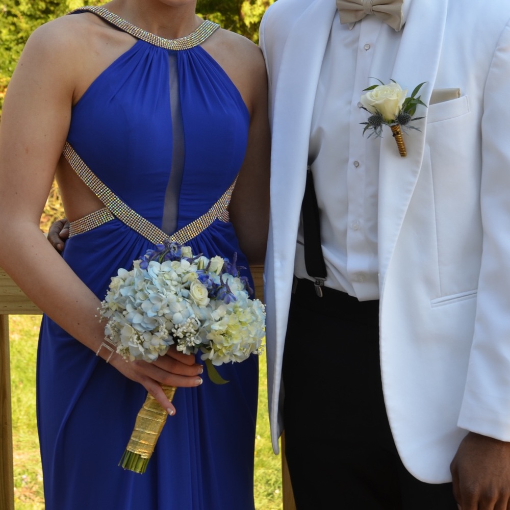 Beautiful blue backless gown!